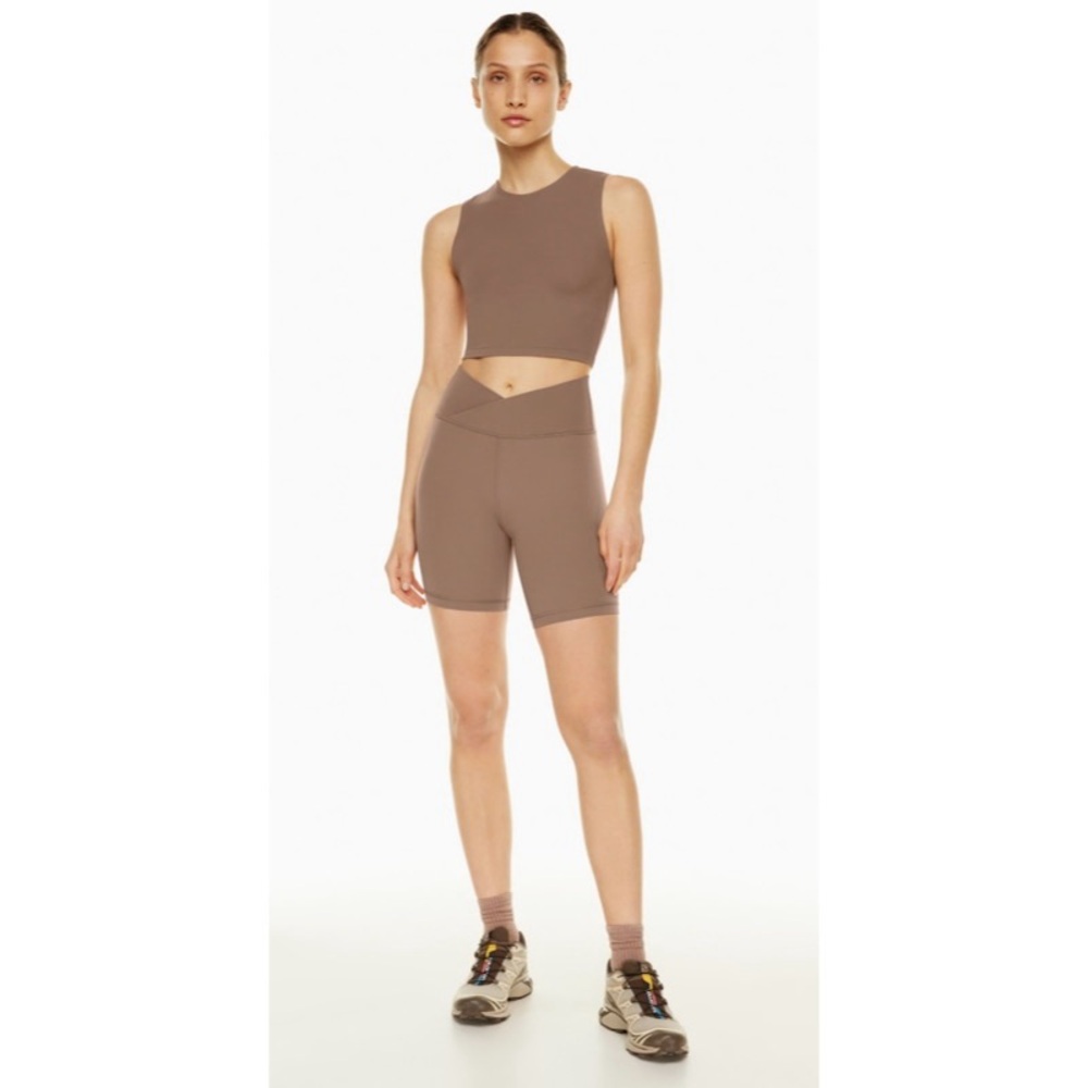 ARITZIA CROSSOVER BUTTER SHORTS